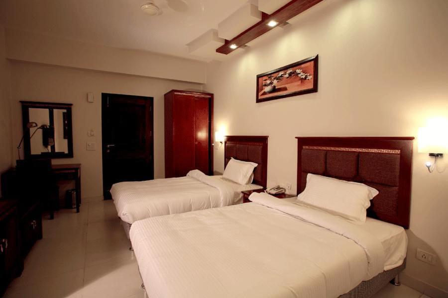 Kartikay Hotel Hisar ภายนอก รูปภาพ