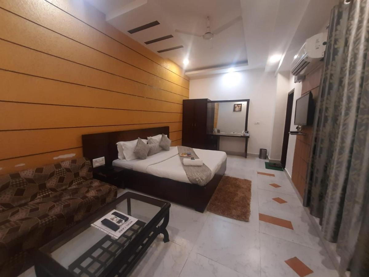 Kartikay Hotel Hisar ภายนอก รูปภาพ
