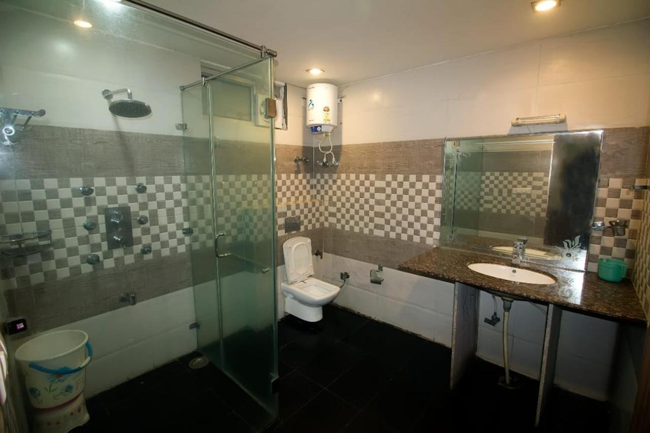 Kartikay Hotel Hisar ภายนอก รูปภาพ