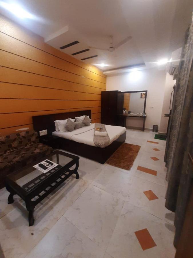Kartikay Hotel Hisar ภายนอก รูปภาพ