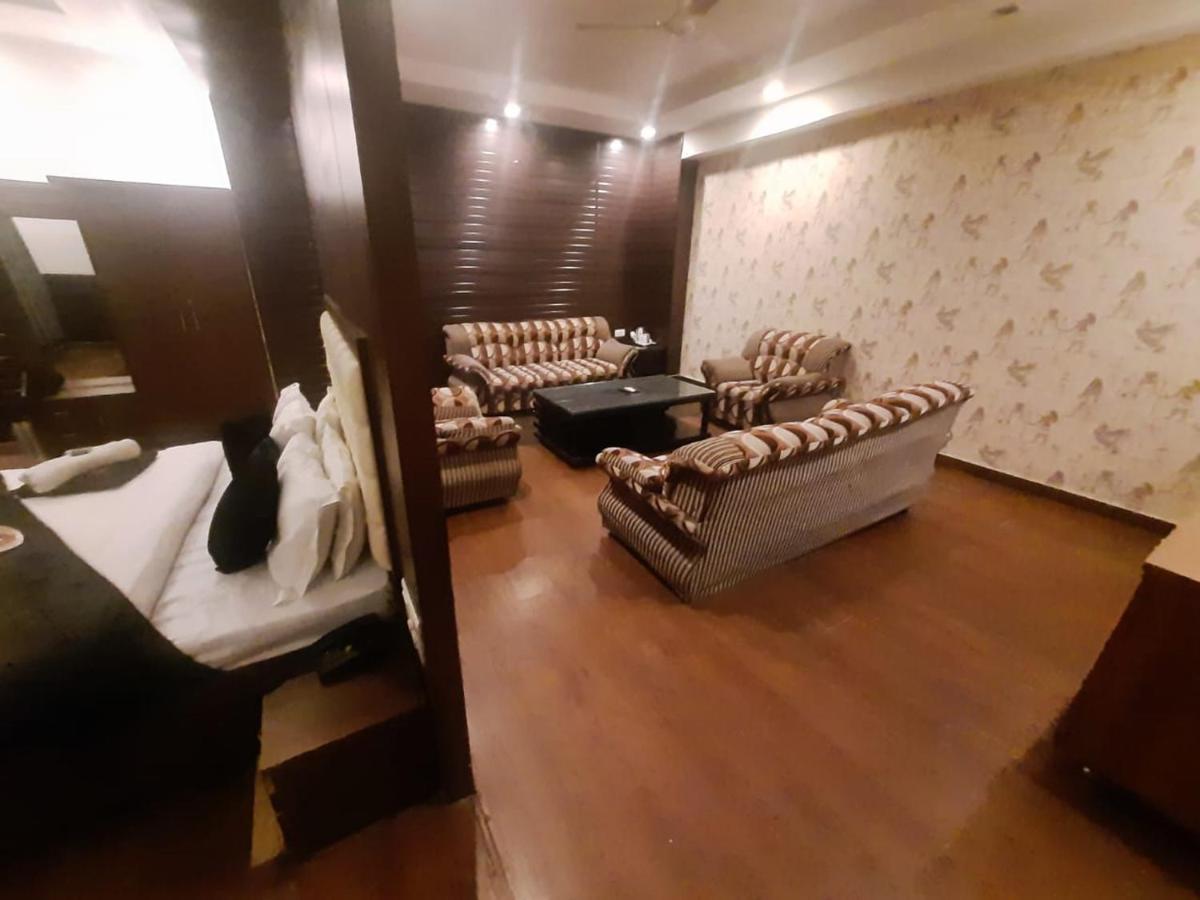 Kartikay Hotel Hisar ภายนอก รูปภาพ