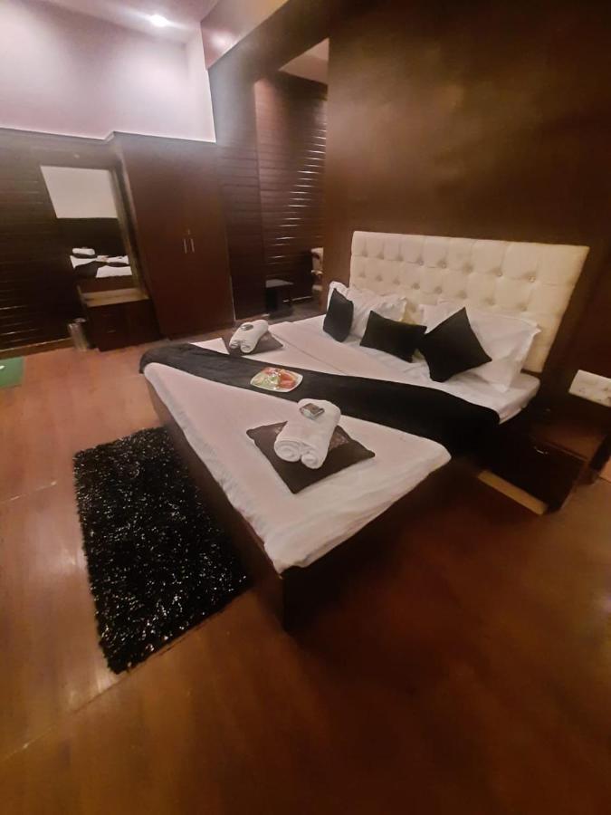 Kartikay Hotel Hisar ภายนอก รูปภาพ