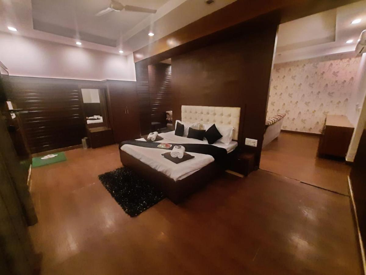 Kartikay Hotel Hisar ภายนอก รูปภาพ