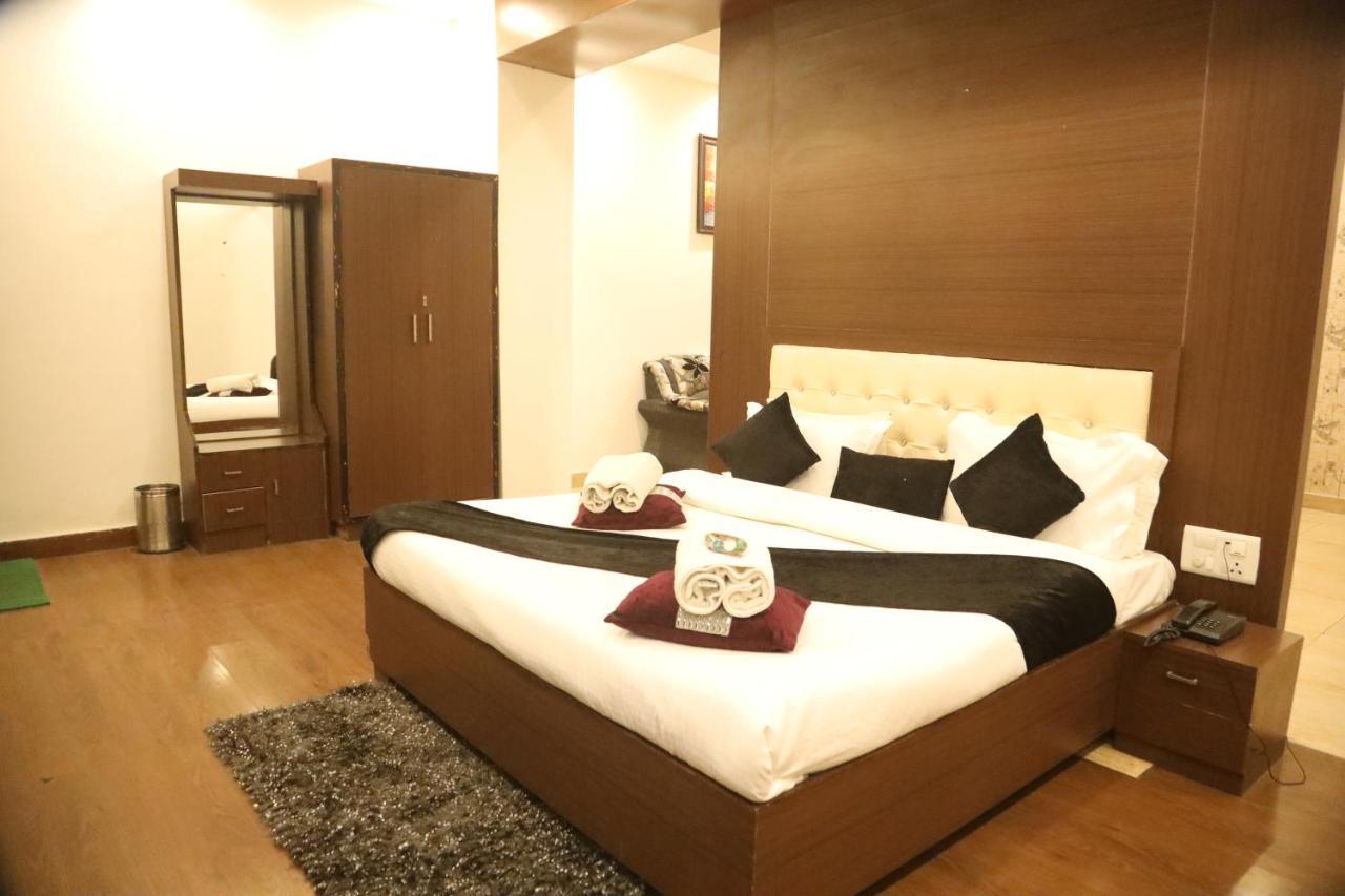 Kartikay Hotel Hisar ภายนอก รูปภาพ