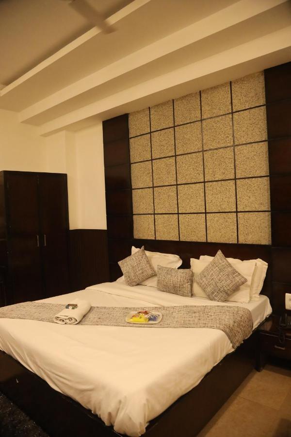 Kartikay Hotel Hisar ภายนอก รูปภาพ